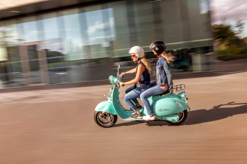 Deze afbeelding heeft een leeg alt-attribuut; de bestandsnaam is electric-scooter-4986729_1280-1024x682.jpg